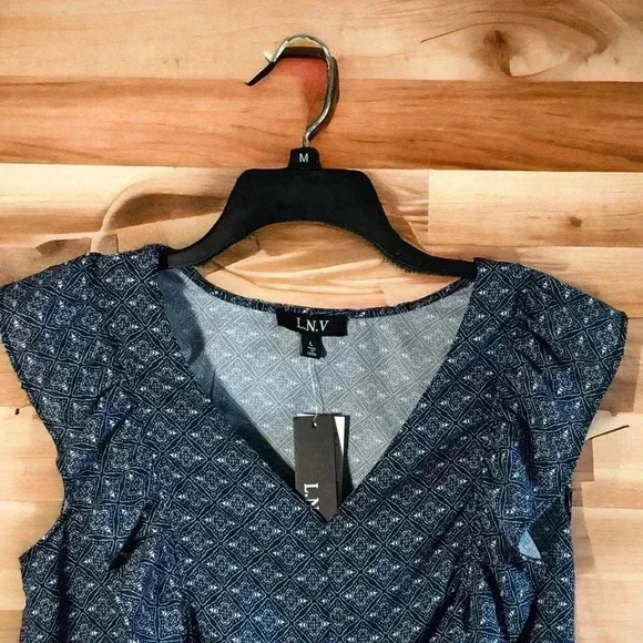 L.N.V. Women's NEW With Tags Size Large Navy Blue Flutter Sleeve Babydoll Top. - Picture 3 of 3